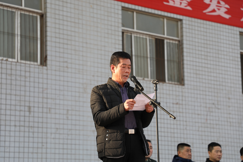 11、張雷家長(zhǎng)作為代表發(fā)言.JPG 11、張雷家長(zhǎng)作為代表發(fā)言.JPG