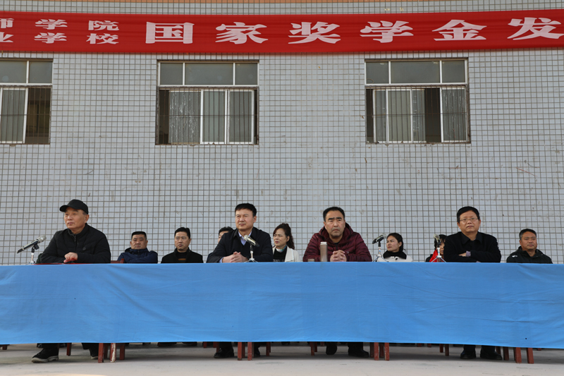 5、與會(huì)領(lǐng)導(dǎo)及家長(zhǎng)代表.JPG 5、與會(huì)領(lǐng)導(dǎo)及家長(zhǎng)代表.JPG