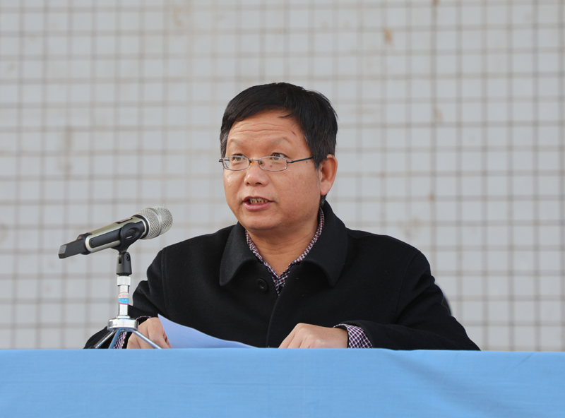 3、工會(huì)主席胡忠民宣讀表彰新能源汽車(chē)關(guān)鍵技術(shù)技能大賽陜西省選拔賽獲獎(jiǎng)學(xué)生的決定.JPG 3、工會(huì)主席胡忠民宣讀表彰新能源汽車(chē)關(guān)鍵技術(shù)技能大賽陜西省選拔賽獲獎(jiǎng)學(xué)生的決定.JPG
