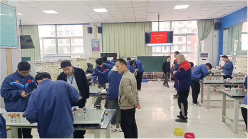 我院職業(yè)技能等級認(rèn)定站完成2022級畢業(yè)生職業(yè)技能等級認(rèn)�?68.png