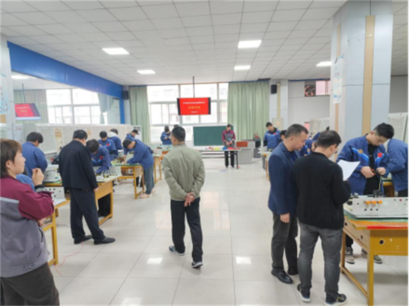 我院職業(yè)技能等級認(rèn)定站完成2022級畢業(yè)生職業(yè)技能等級認(rèn)�?82.png